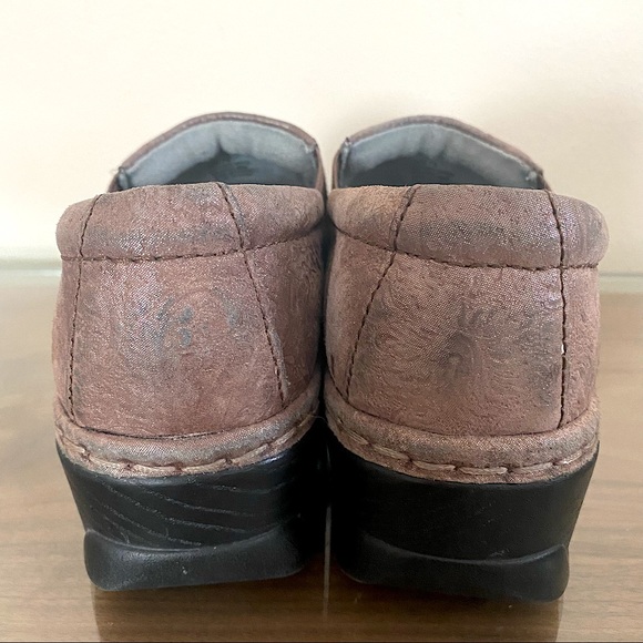 Klogs Leather Rose Gold Embossed Non Slip Clog - Picture 4 of 6